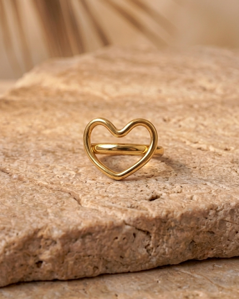 Bague cœur dorée vue de face